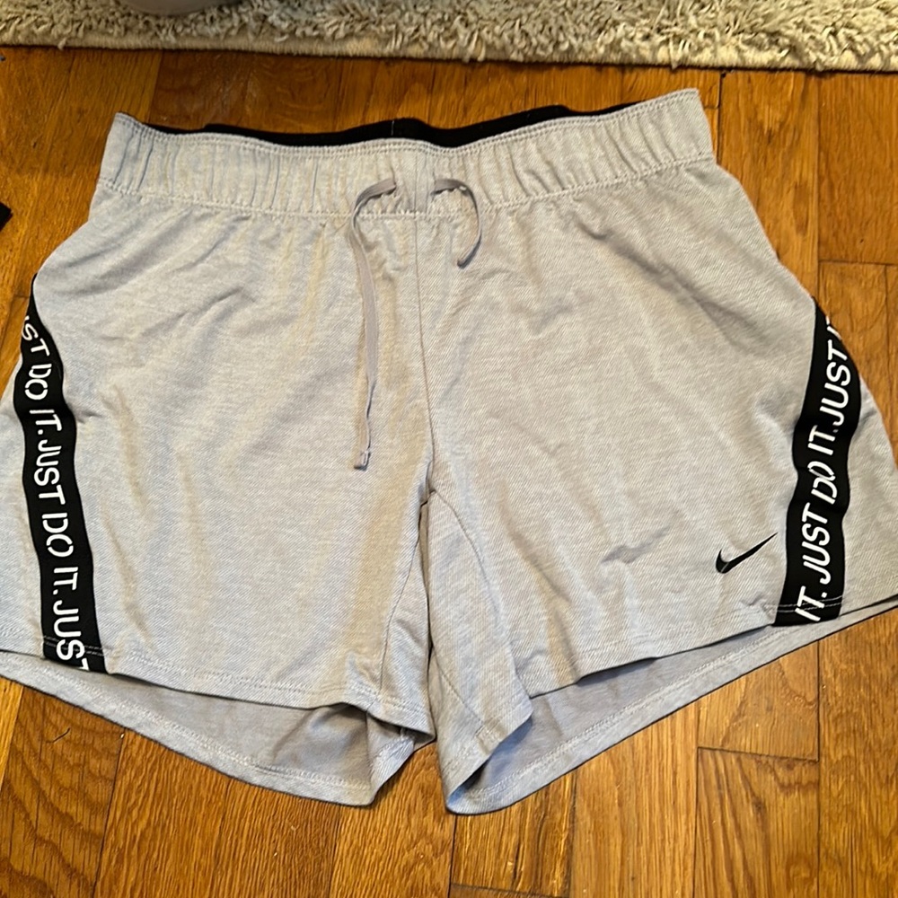 NIKE women’s shorts size S